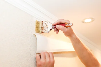Pose de papier peint à Gesvres — revêtements muraux et toiles de verre